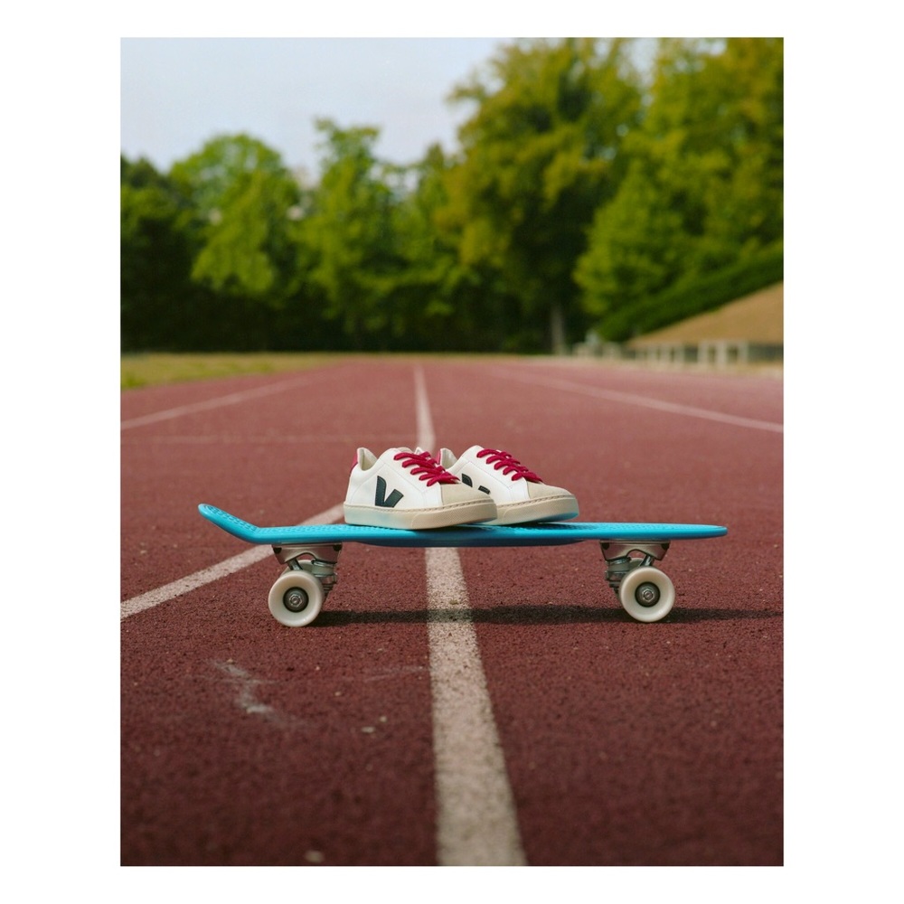 SOLD: NWOT VEJA ESPLAR LEATHER SNEAKERS